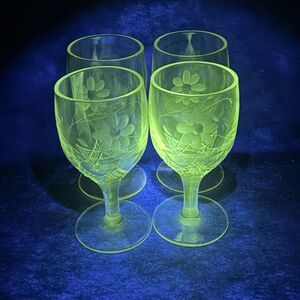 4 Wine Glasses Water Goblets Depression Era Floral Stemware UV-RARE